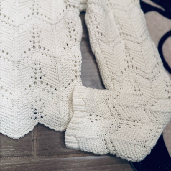 Urban Outfitters Cropped Tie-Front Crochet sweater in Ivory Size M - Picture 6 of 9